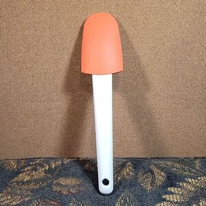 Tupperware Coral and White Spoonula